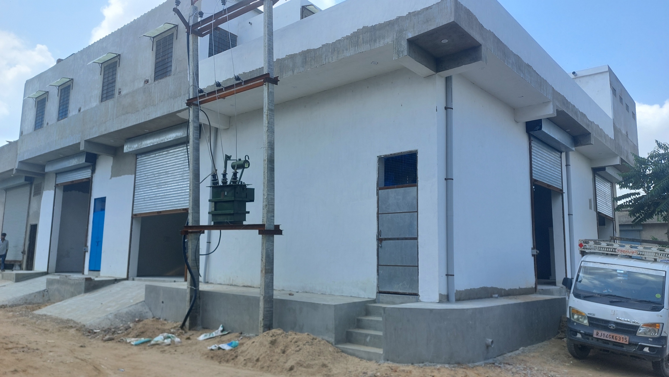 Factory with rooms in Sarnadoongar-Jhotwara-Jaipur